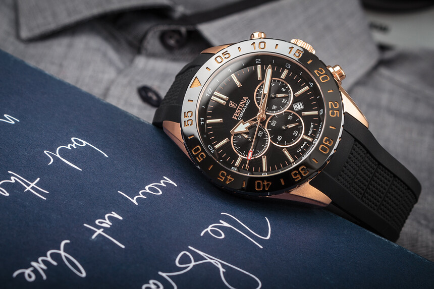 Fekete számlapos változat.