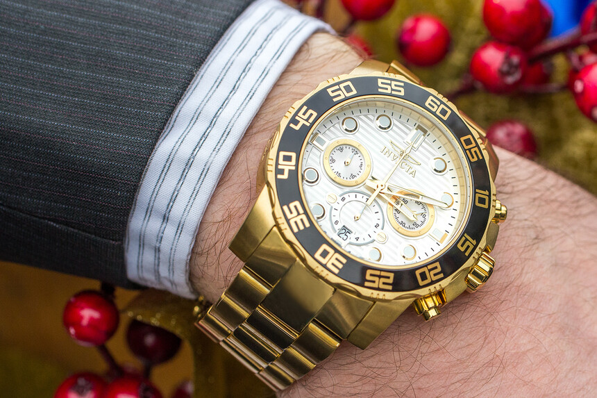 Hiba: Lazább öltözékhez az Invicta rendben lehet, de zakóhoz? Túl nagy és túl feltűnő.