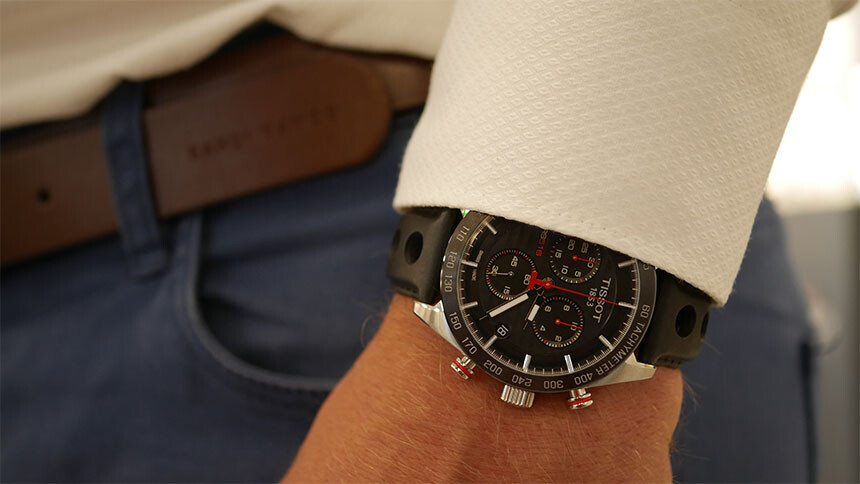 Hiba: Az öv és a szíj nem harmonizál. Az óra összességében is sportos, diplomaosztón ez nem menne át.