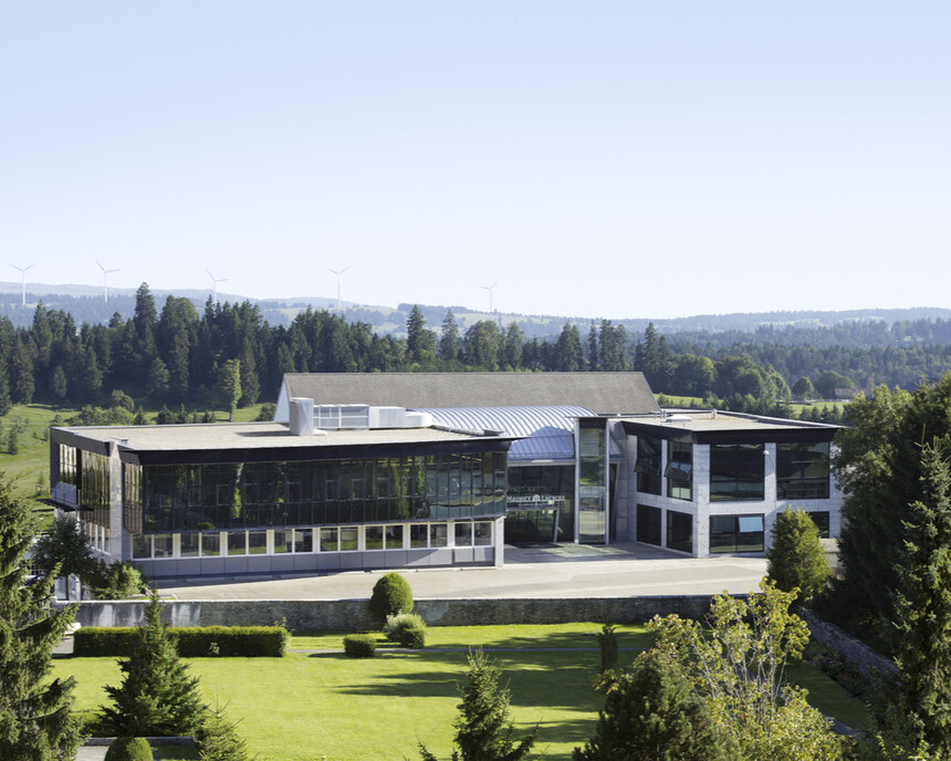 A Maurice Lacroix manufaktúrája Saignelégier-ben. Forrás: https://www.mauricelacroix.com/