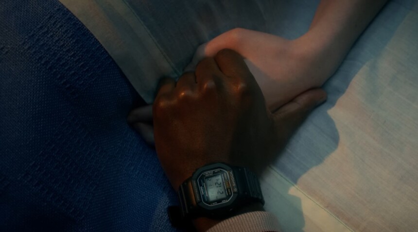 Klasszikus G-Shockot visel Lucas karaktere.