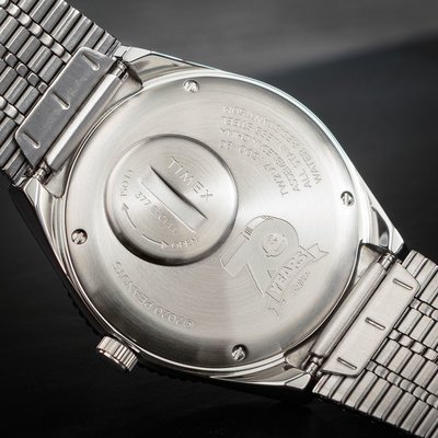 Timex Q Timex Reissue TW2U71300 Peanuts 70th Anniversary Snoopy
