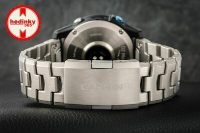 Garmin D2 Mach 1, Vented Titanium Bracelet (+ pótszíj)