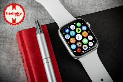 Apple Watch Series 8 GPS 45mm Silver Aluminium Case / White Sport Band - Regular