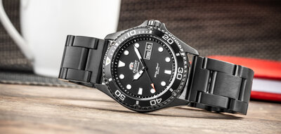 Acél karkötő Ricardo Vacone, fekete