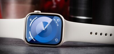 Apple Watch Series 9 GPS 45mm Starlight Aluminium Case / Starlight Sport Band - S/M