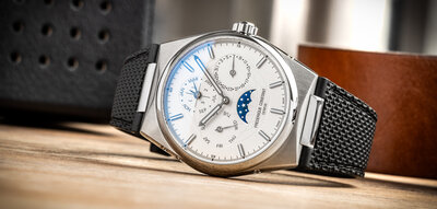 Frederique Constant Highlife automata holdfázis öröknaptár FC-775S4NH6 (+ pótszíj)
