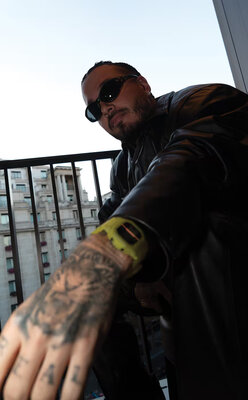 Casio G-Shock Original DWE-5600JB-1A9ER J. Balvin Collaboration (+tartalék szíj és lünetta)