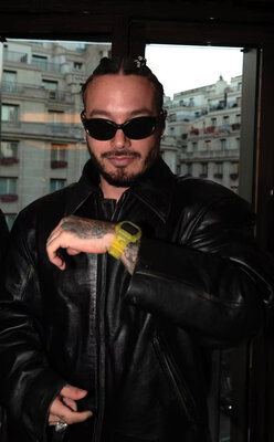 Casio G-Shock Original DWE-5600JB-1A9ER J. Balvin Collaboration (+tartalék szíj és lünetta)