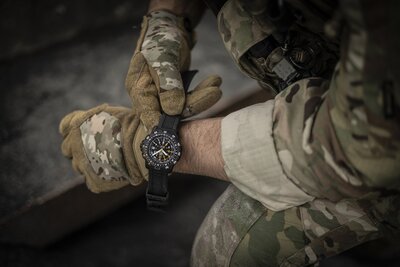 Luminox Navy Seal XL.8825.H.SET.1 (+ tartalék szíj)