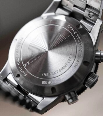 Fortis Novonaut N-42 Automatic Chronograph Amadee-24 F2040016 Limited Edition 100pcs (+ tartalék szíj)