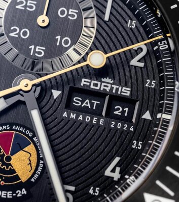 Fortis Novonaut N-42 Automatic Chronograph Amadee-24 F2040016 Limited Edition 100pcs (+ tartalék szíj)