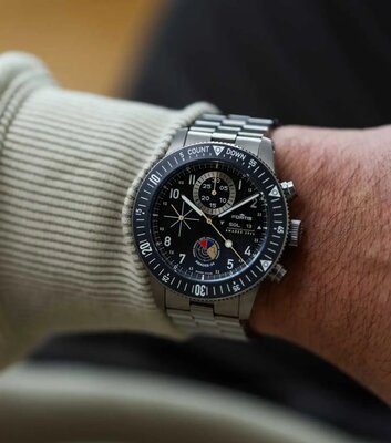 Fortis Novonaut N-42 Automatic Chronograph Amadee-24 F2040016 Limited Edition 100pcs (+ tartalék szíj)