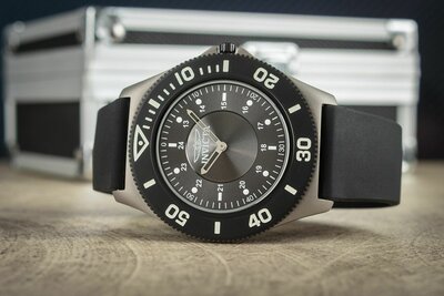 Invicta Reserve Slim Quartz 44mm 23761