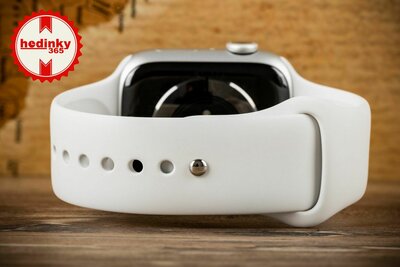 Apple Watch Series 8 GPS 45mm Silver Aluminium Case / White Sport Band - Regular