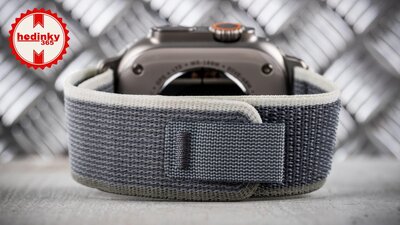 Apple Watch Ultra 2 GPS + Cellular, 49mm Titanium Case / Green/Grey Trail Loop-S/M